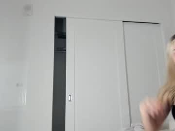 ariah_is_blonde